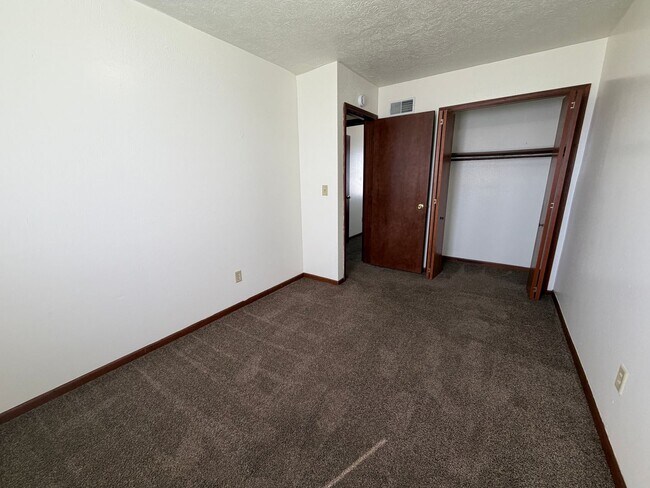 Building Photo - 519-C S Silverwood Lane