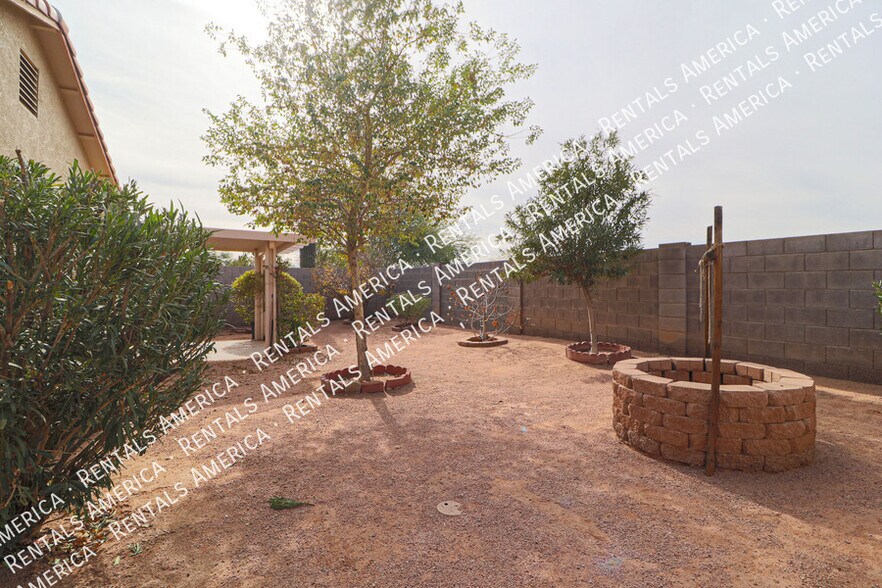 Building Photo - 2575 N Lupita Pl