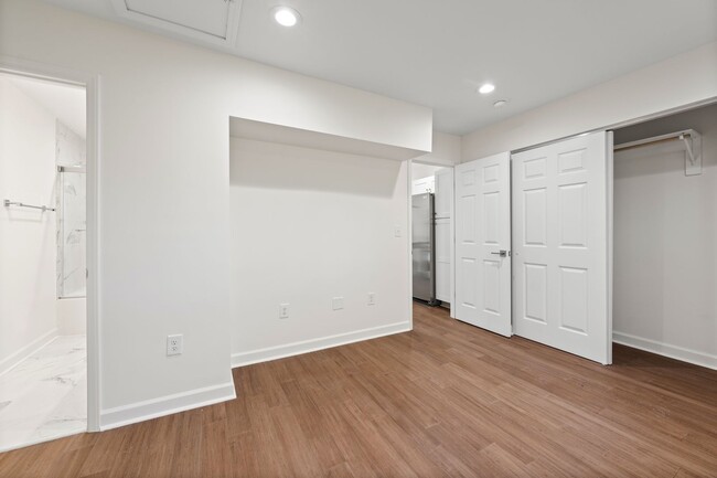 Building Photo - Beautifully Renovated 1 Bedroom, 1 Bathroo...