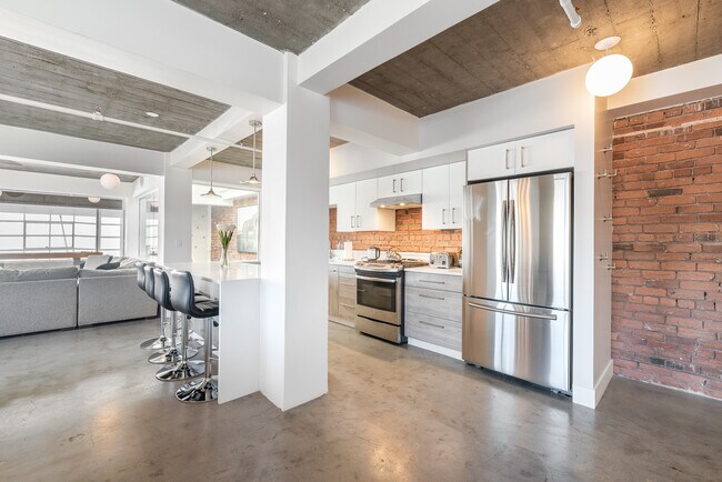 Building Photo - Penthouse