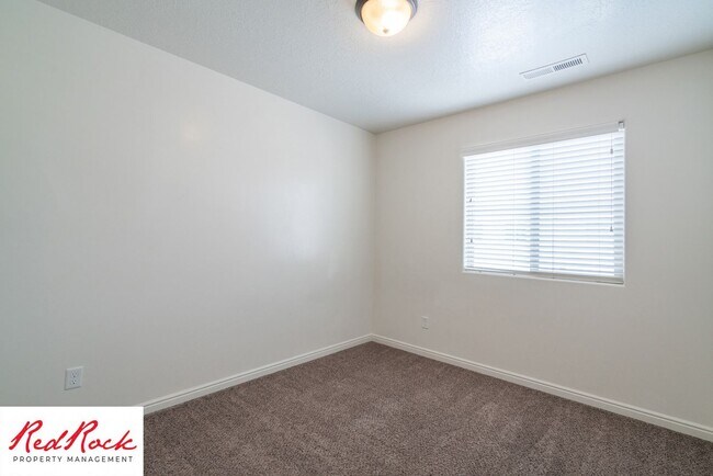 Building Photo - 2801 E 450 N