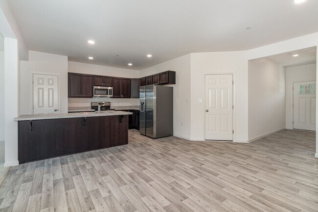 Building Photo - 7864 Oak Brook Dr