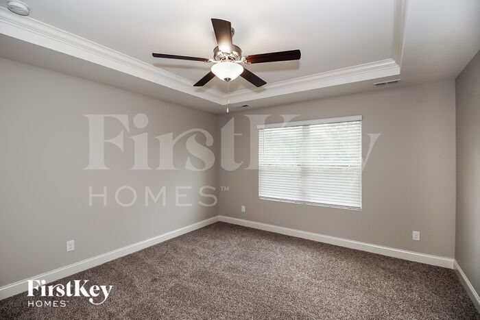 Building Photo - 9109 Marion Oaks Dr