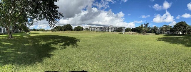 Building Photo - 2601 S Palm Aire Dr