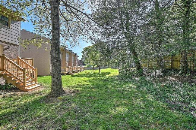 Building Photo - 405 Cypress St