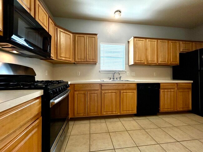 Building Photo - 1707 Chestnut Ave