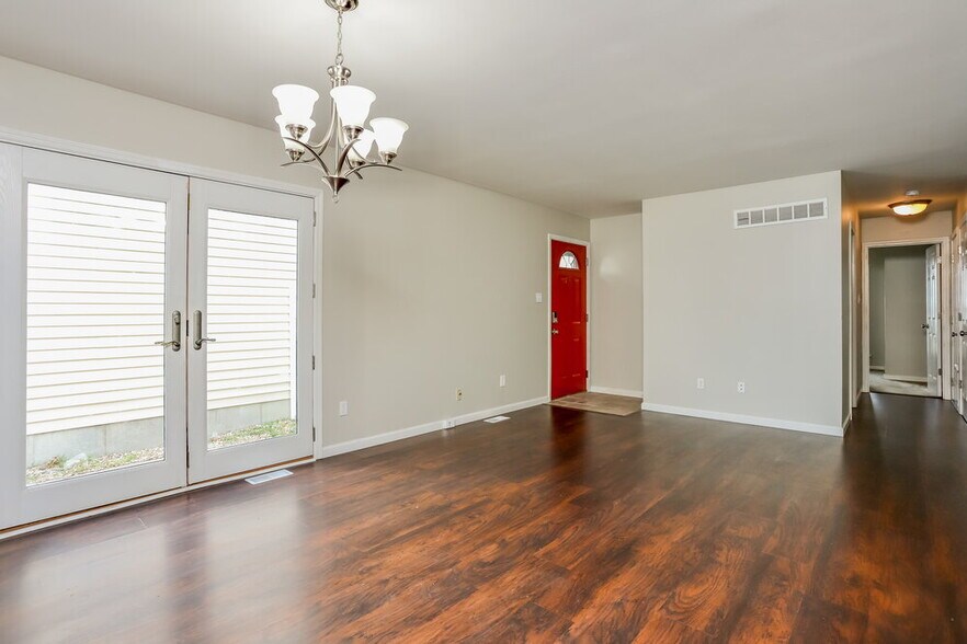 Building Photo - 1280 Garden Village Dr