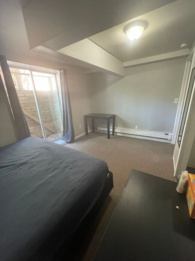 Building Photo - 725 Church St