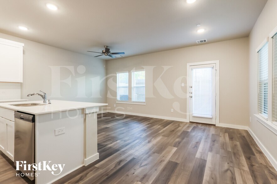 Building Photo - 381 N Centro Cir