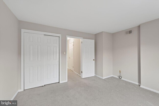 Building Photo - 933 Washington Pl