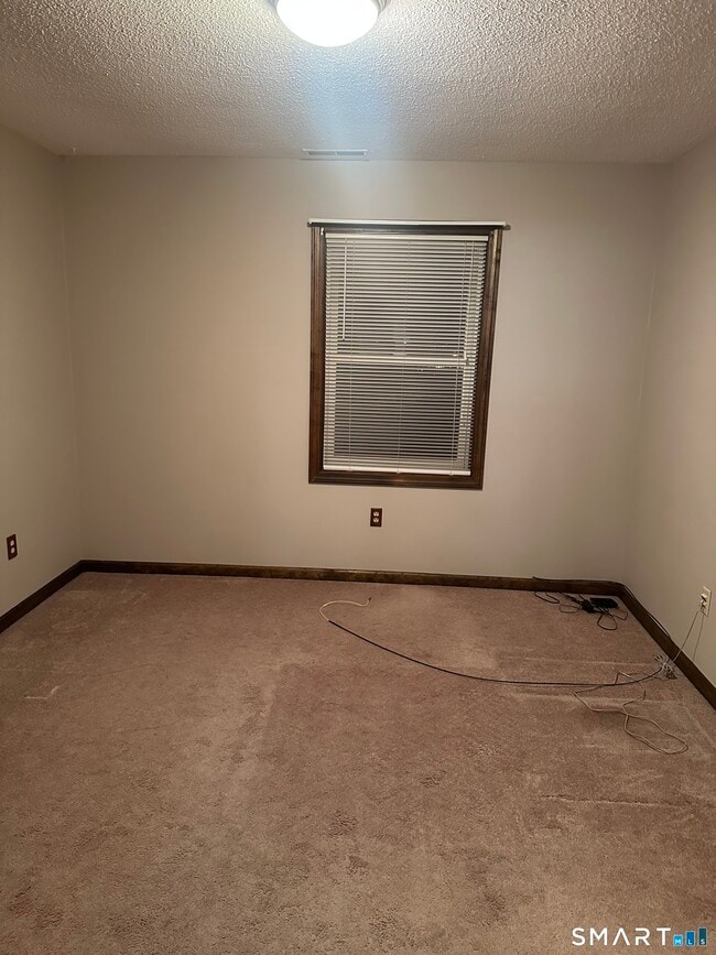 Building Photo - 35 Worcester Ave