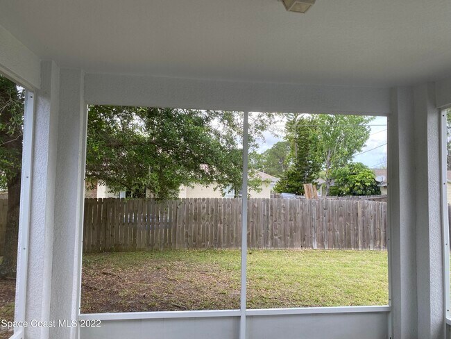 Building Photo - 1737 Fairlight St NW