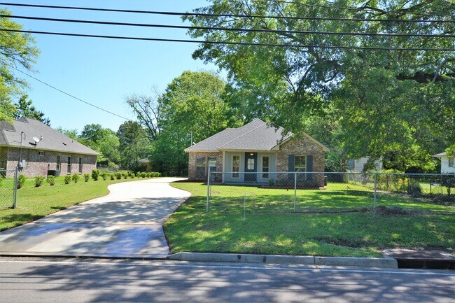 Building Photo - 4836 Rollins Rd