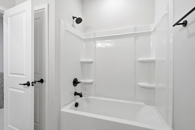 Building Photo - Like-New LoSo Townhome | 3BR + Loft | 2-Car Garage | Move-In Ready