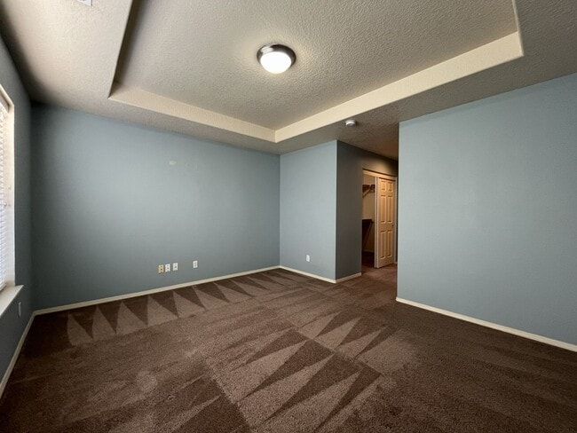 Building Photo - Charming 3-Bed, 3-Bath Home with Bright Ki...