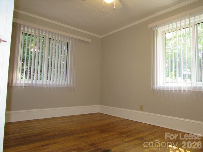 Building Photo - 338 Culp St