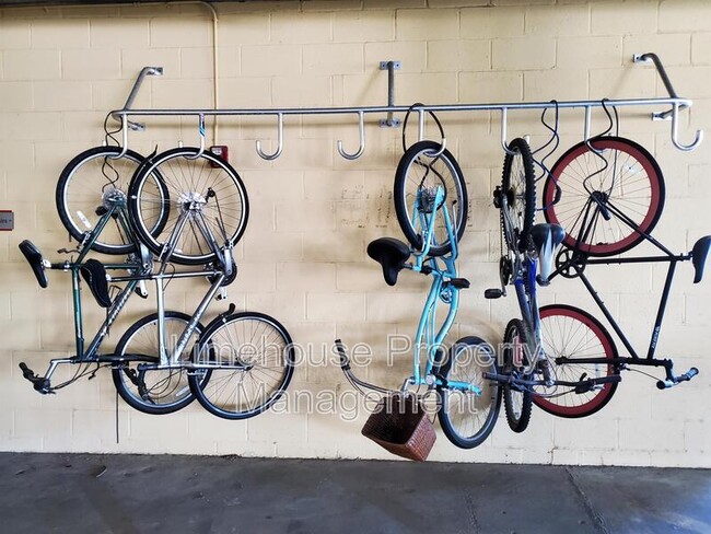 Building Photo - 1400 Granby St