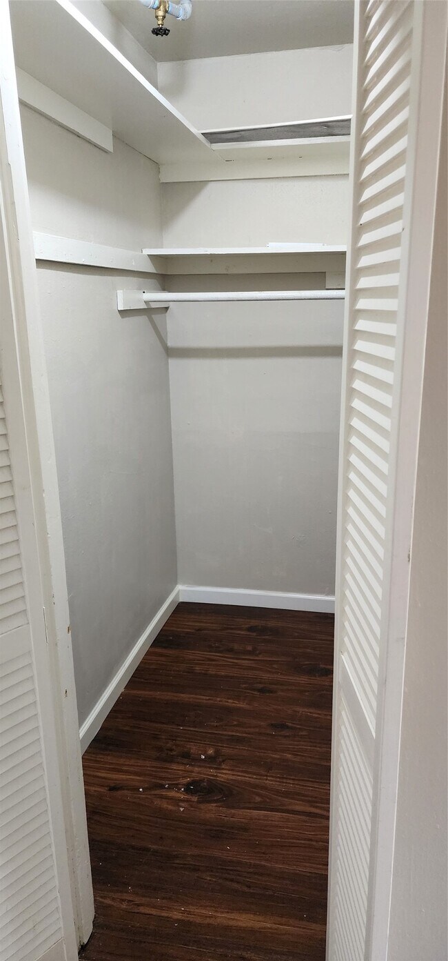 Building Photo - 2501 Yoakum Blvd