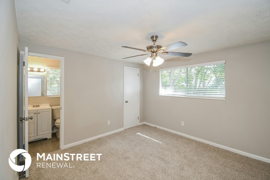 Building Photo - 4425 Jana Ln N