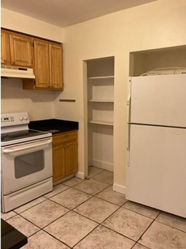 Building Photo - Brighton 4 Bed Available now