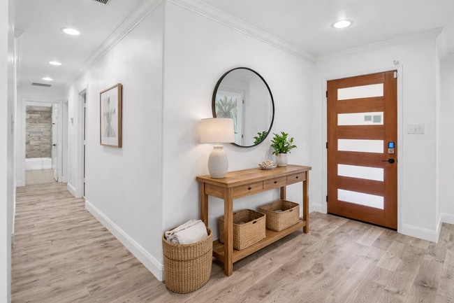 Building Photo - 3855 Crest Cove Cir