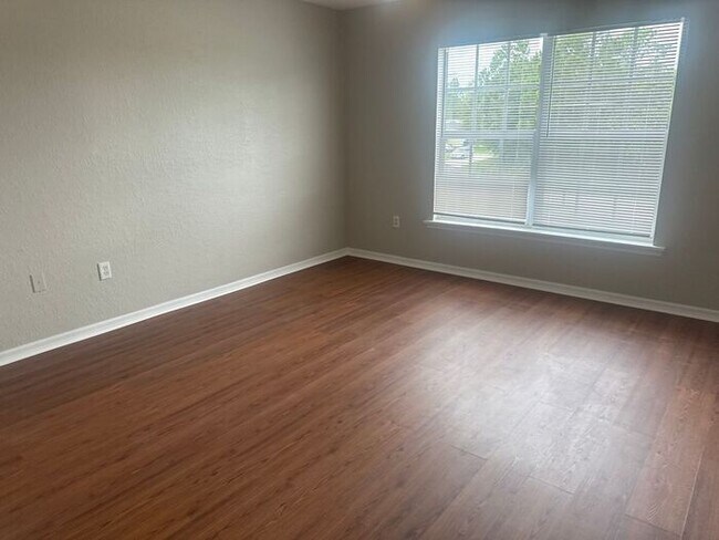 Building Photo - LARGE Single family home in Poinciana