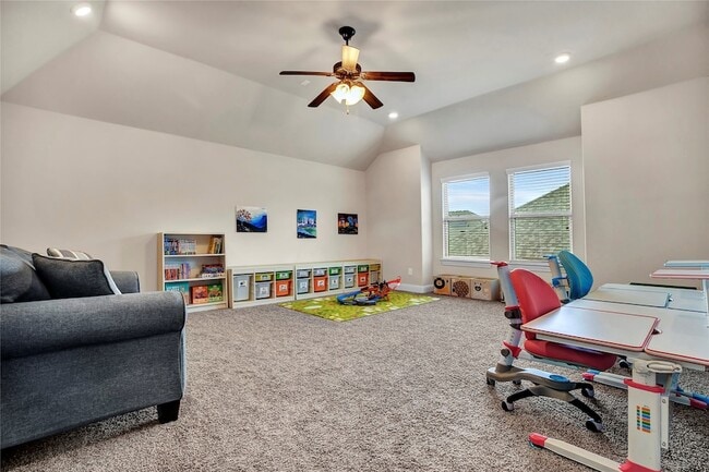 Building Photo - 1807 Drake Dr