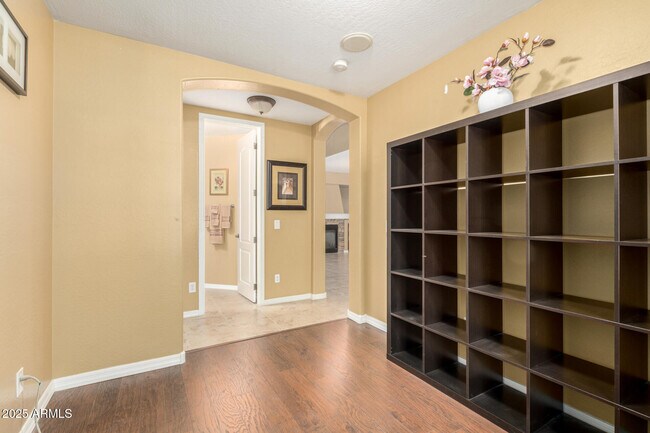 Building Photo - 6820 S 42nd Ln