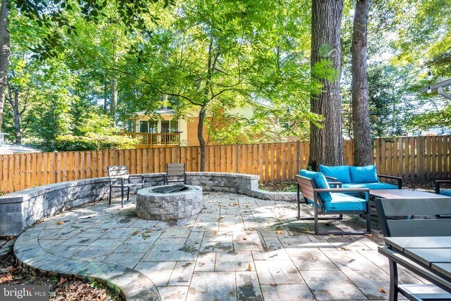 Building Photo - 8601 Cromwell Dr