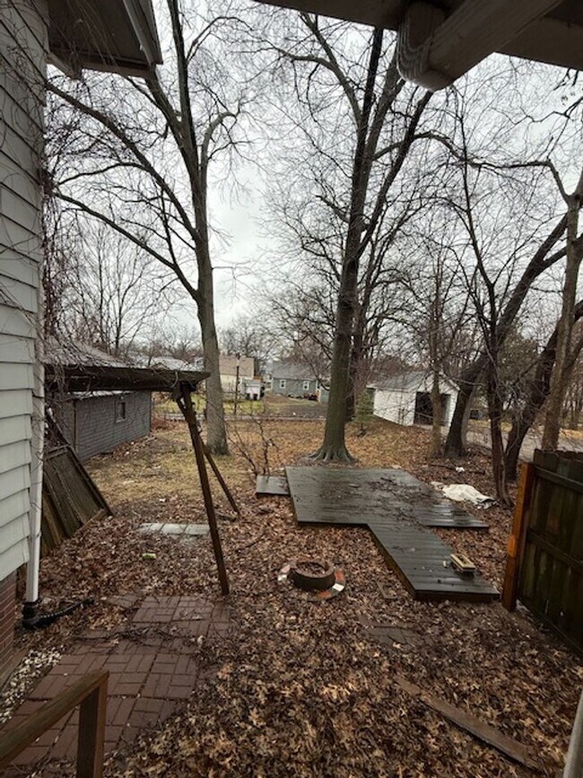 Building Photo - 3 Bedroom / 1 Bath house with Garage in Peoria