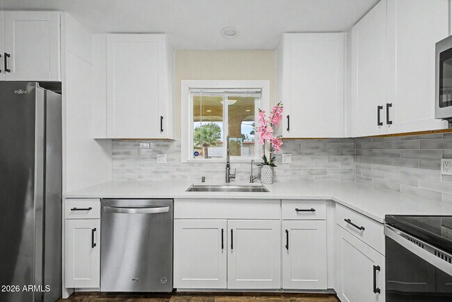 Building Photo - 2837 W Union Hills Dr