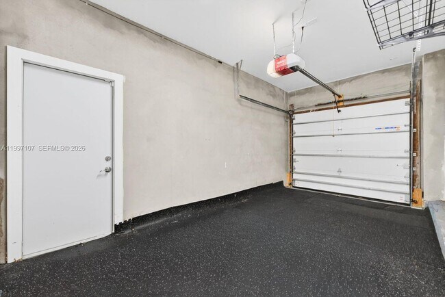 Building Photo - 1126 NE 16th Ct