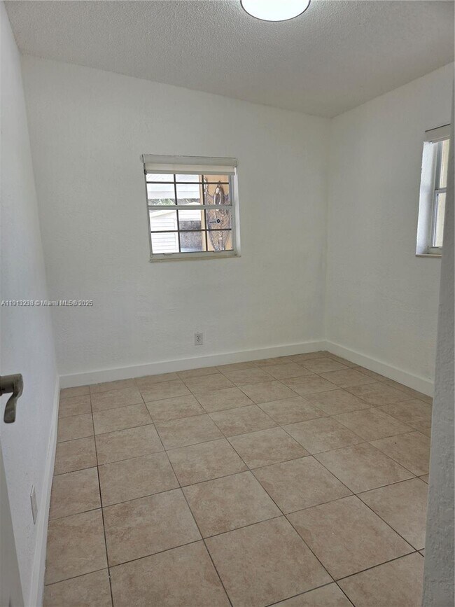 Building Photo - 340 SW 78th Ave