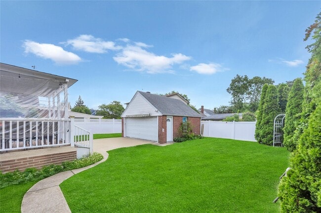 Building Photo - 933 Fenworth Blvd