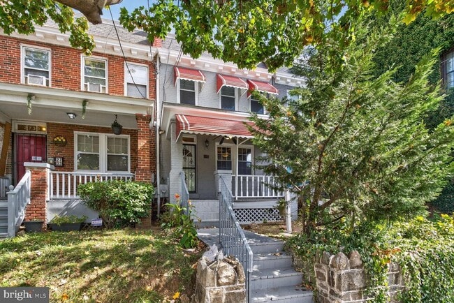Building Photo - 2731 4th St NE