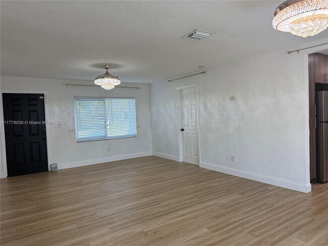 Building Photo - 1040 SW 30th Ave