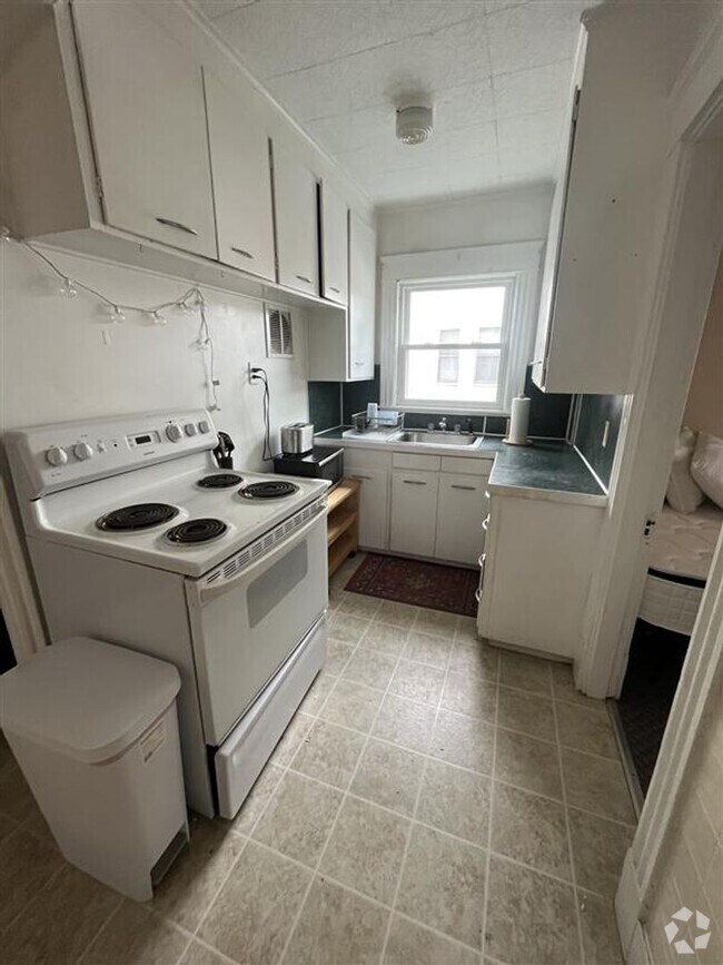 Building Photo - 200 Sabattus St