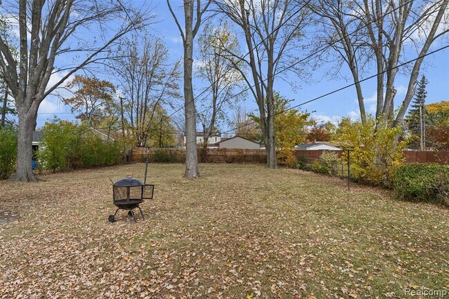 Building Photo - 13263 Frazho Rd