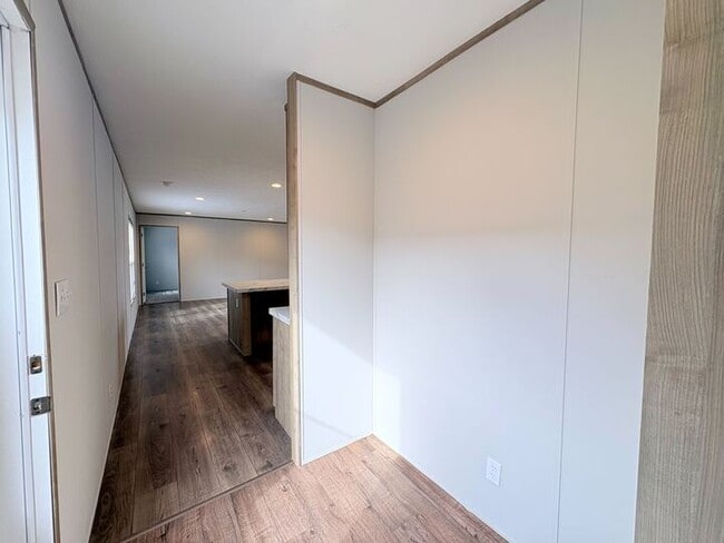 Building Photo - 10610 State Rte 762