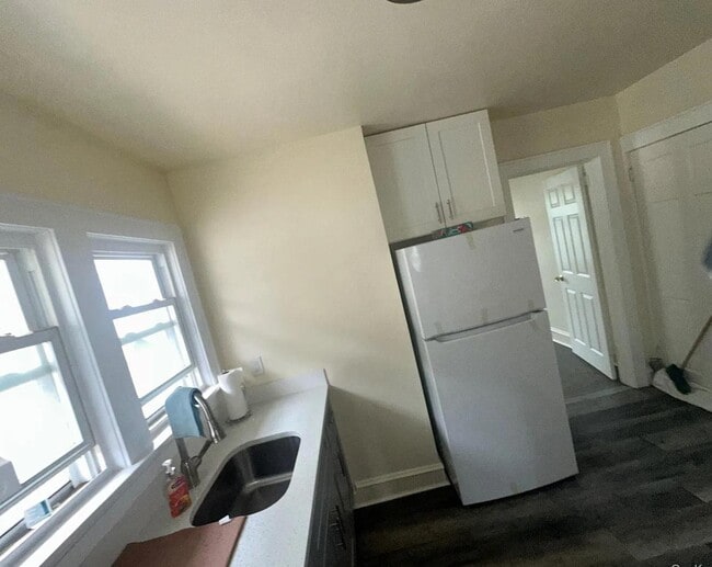 Building Photo - 14 Van Cott Ave