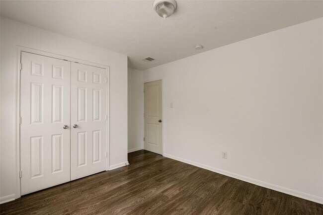 Building Photo - 834 Sweet Flower Dr