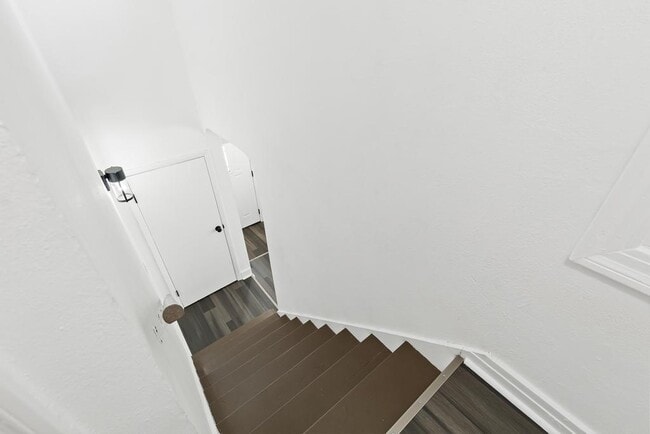 Building Photo - 1356 Lechlade St