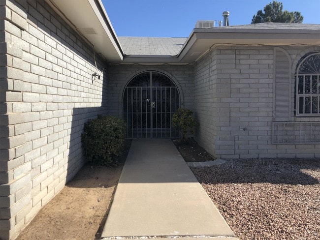 Building Photo - 3424 Running Deer Dr