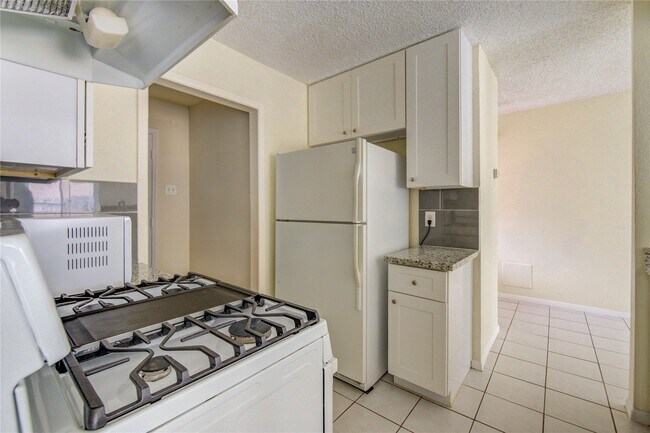 Building Photo - 2927 Great Lakes Ave