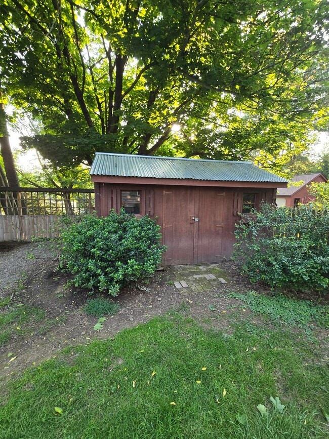 Building Photo - Charming 3-Bedroom Home in Desirable Allis...