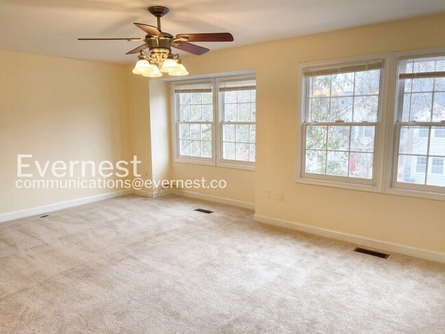 Building Photo - 12135 Salemtown Dr