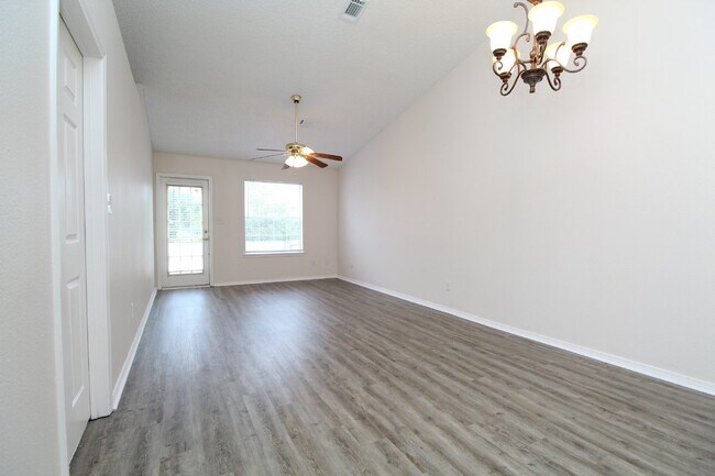 Building Photo - 2BR/2BA End Unit in West Pensacola – Pet F...