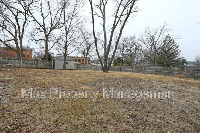 Building Photo - 2400 Rocklyn Dr