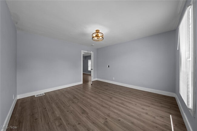 Building Photo - 1426 Starkweather Ave