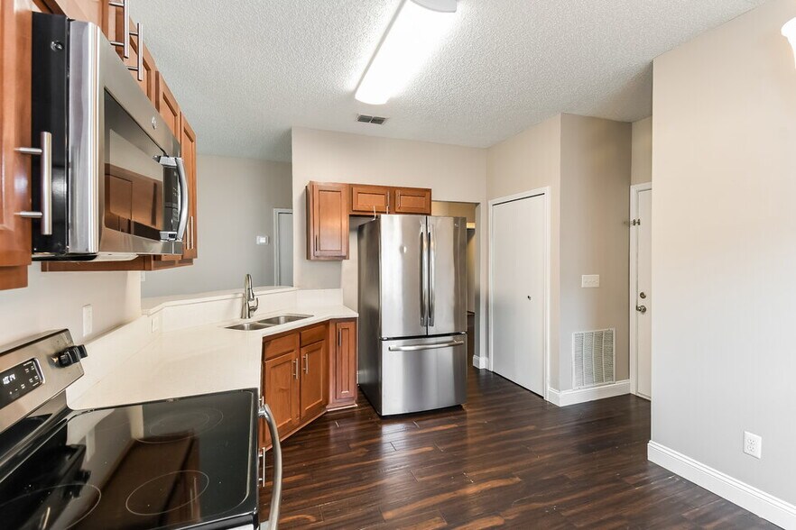 Building Photo - 9159 Upstream Ct
